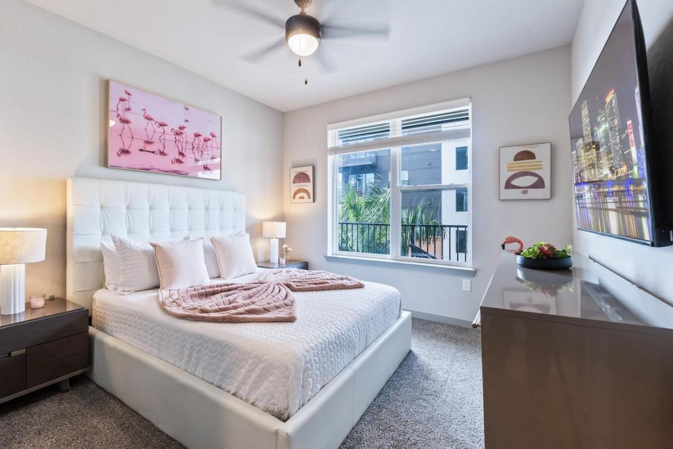 Ferienwohnung Tropicana Field 2 Bed In Dwtwn With Free Parking Sankt Petersburg Exterior foto