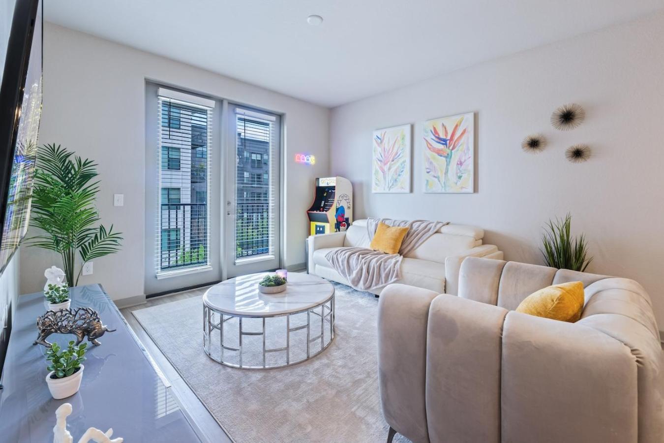 Ferienwohnung Tropicana Field 2 Bed In Dwtwn With Free Parking Sankt Petersburg Exterior foto