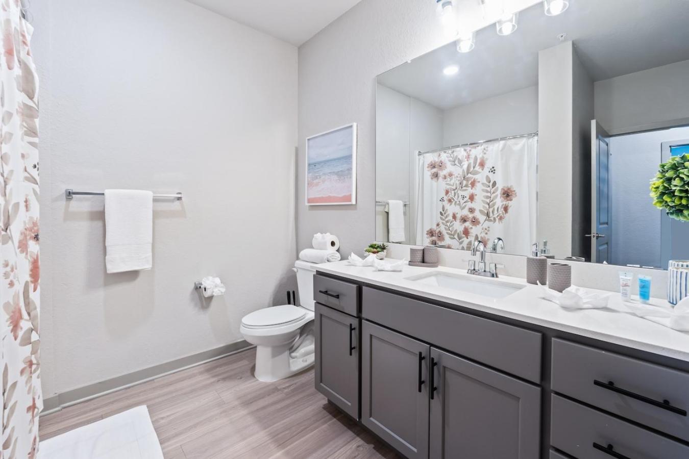 Ferienwohnung Tropicana Field 2 Bed In Dwtwn With Free Parking Sankt Petersburg Exterior foto