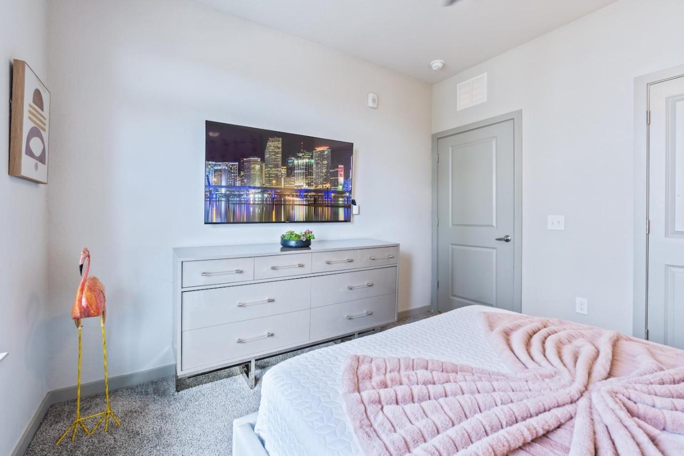 Ferienwohnung Tropicana Field 2 Bed In Dwtwn With Free Parking Sankt Petersburg Exterior foto