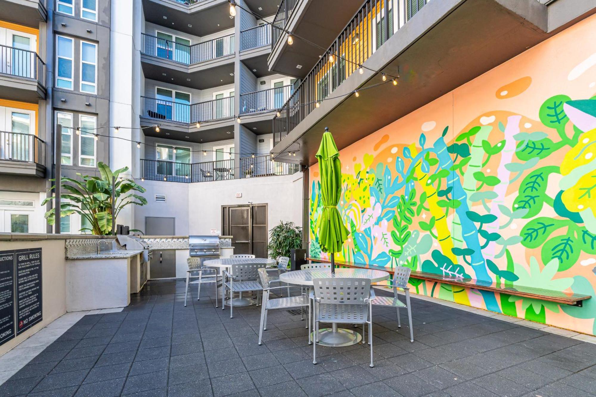 Ferienwohnung Tropicana Field 2 Bed In Dwtwn With Free Parking Sankt Petersburg Exterior foto