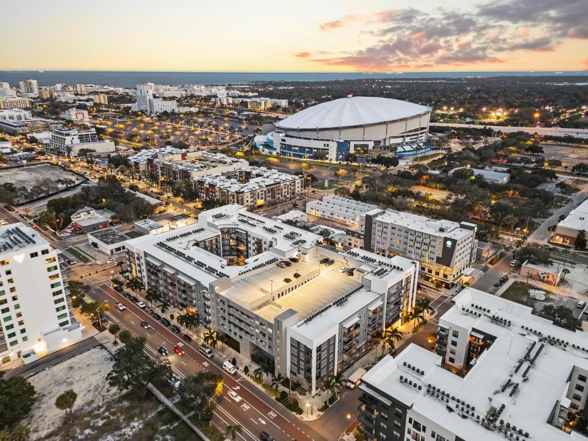 Ferienwohnung Tropicana Field 2 Bed In Dwtwn With Free Parking Sankt Petersburg Exterior foto