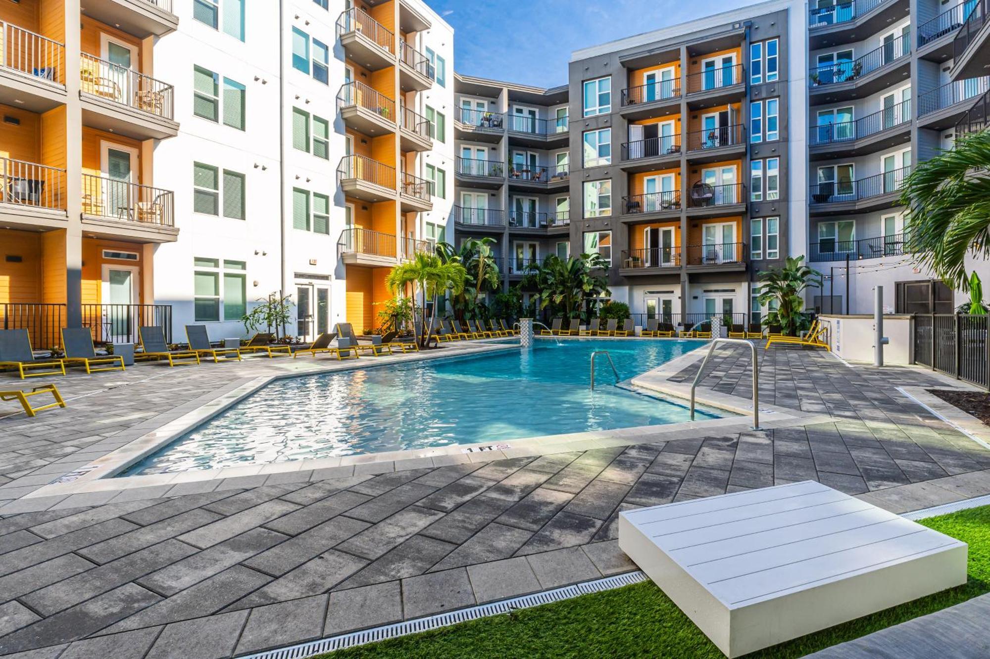 Ferienwohnung Tropicana Field 2 Bed In Dwtwn With Free Parking Sankt Petersburg Exterior foto